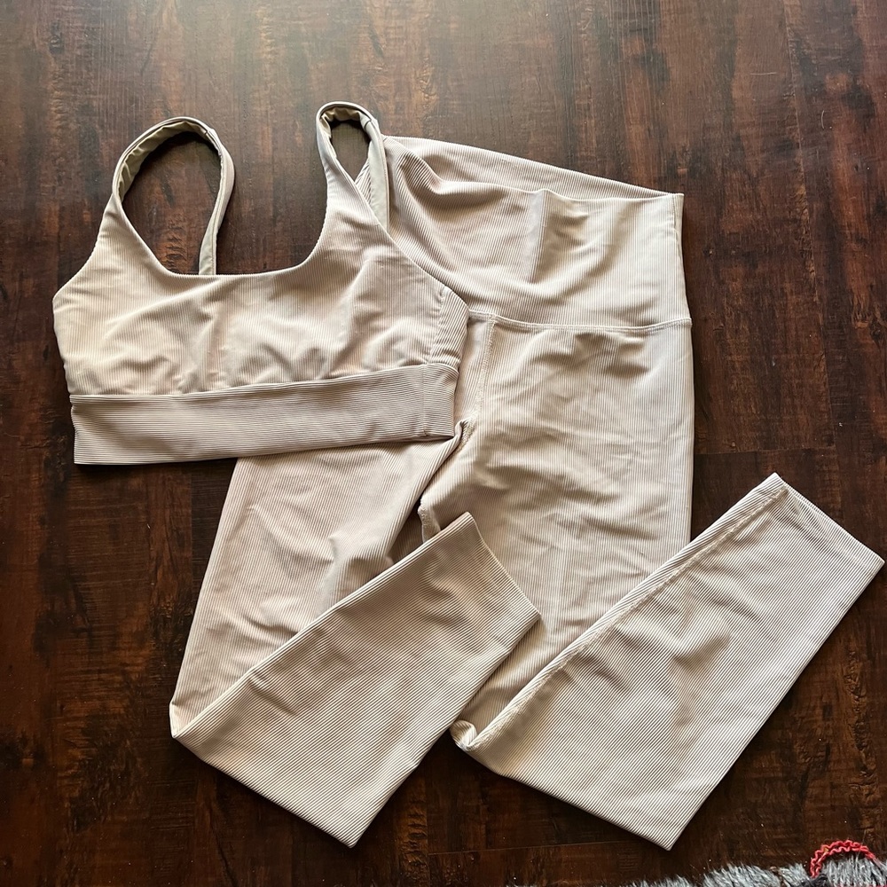 Beach Riot beige workout set - L